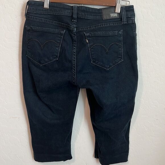 Levi bold curve low rise skinny raw cut hem Bermuda short 11M - Picture 4 of 9